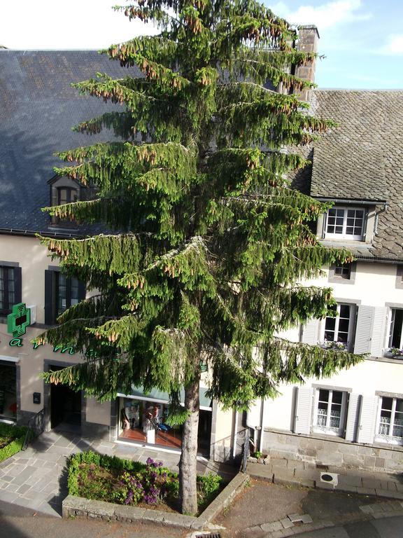 Hotel Restaurant La Reine Margot La Tour-dʼAuvergne Dış mekan fotoğraf