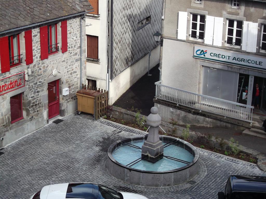 Hotel Restaurant La Reine Margot La Tour-dʼAuvergne Dış mekan fotoğraf