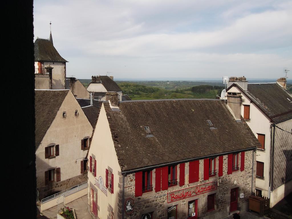 Hotel Restaurant La Reine Margot La Tour-dʼAuvergne Dış mekan fotoğraf