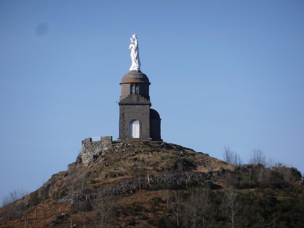 Hotel Restaurant La Reine Margot La Tour-dʼAuvergne Dış mekan fotoğraf