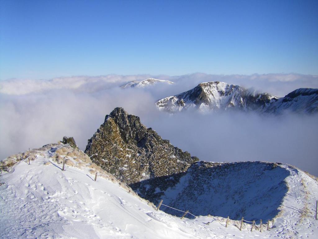 Hotel Restaurant La Reine Margot La Tour-dʼAuvergne Dış mekan fotoğraf