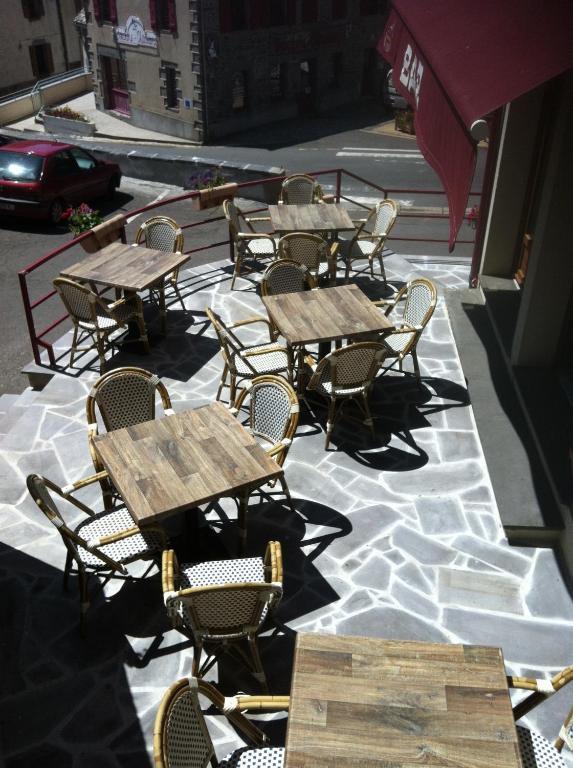 Hotel Restaurant La Reine Margot La Tour-dʼAuvergne Dış mekan fotoğraf