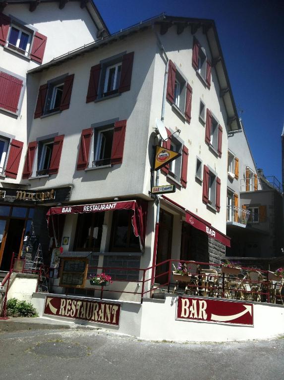 Hotel Restaurant La Reine Margot La Tour-dʼAuvergne Dış mekan fotoğraf