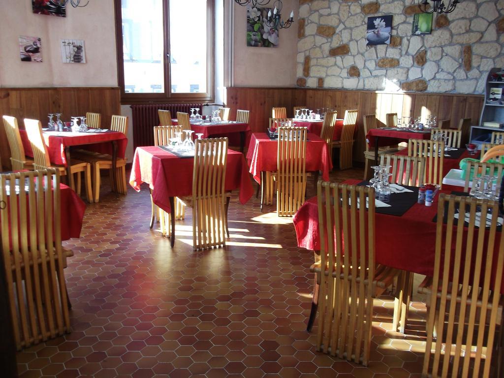 Hotel Restaurant La Reine Margot La Tour-dʼAuvergne Dış mekan fotoğraf